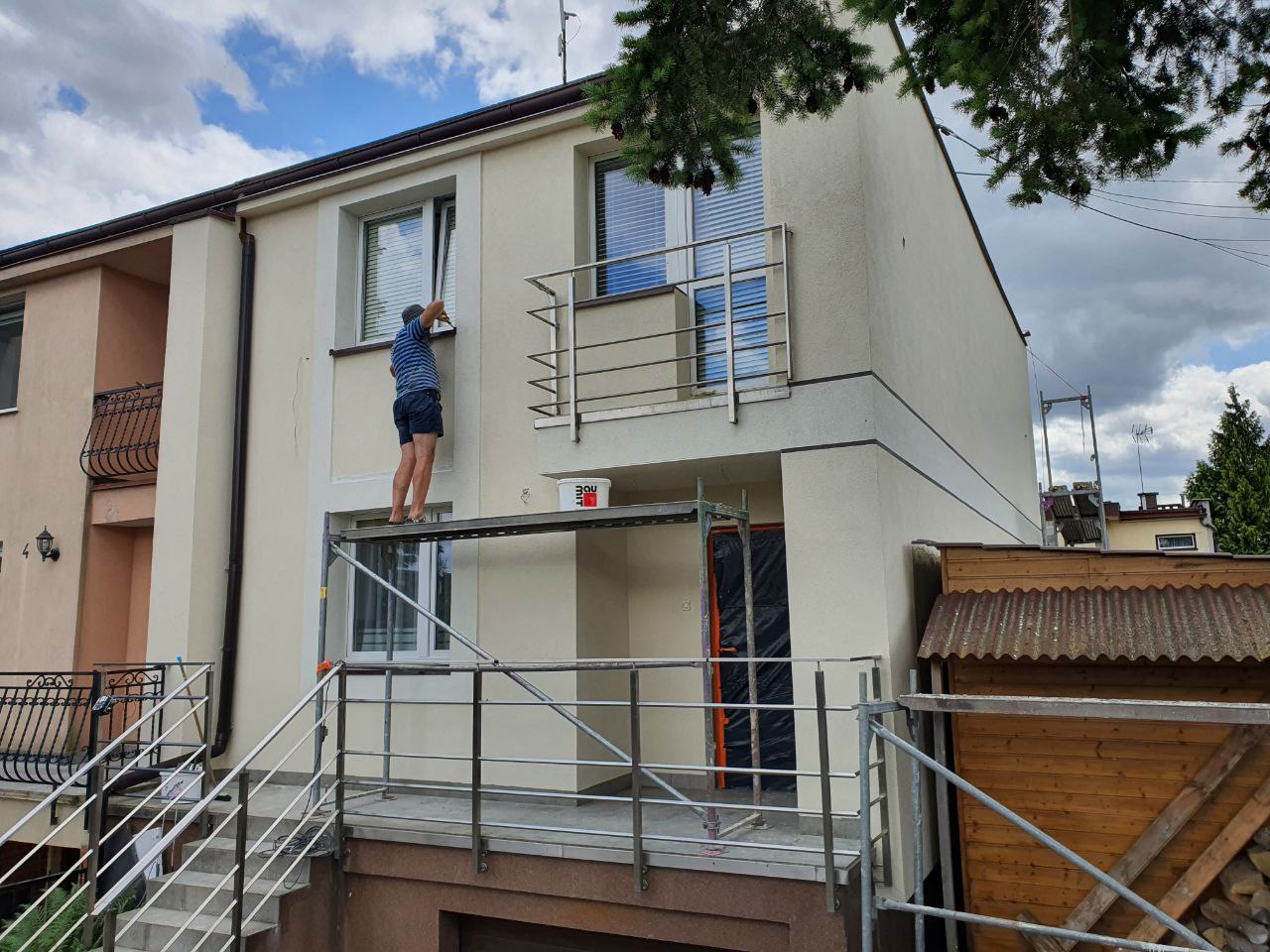 Gotowa elewacja wykonana zgodnie z projektem firmy Elewacja Marzeń, otynkowana barankiem 1,5 mm.